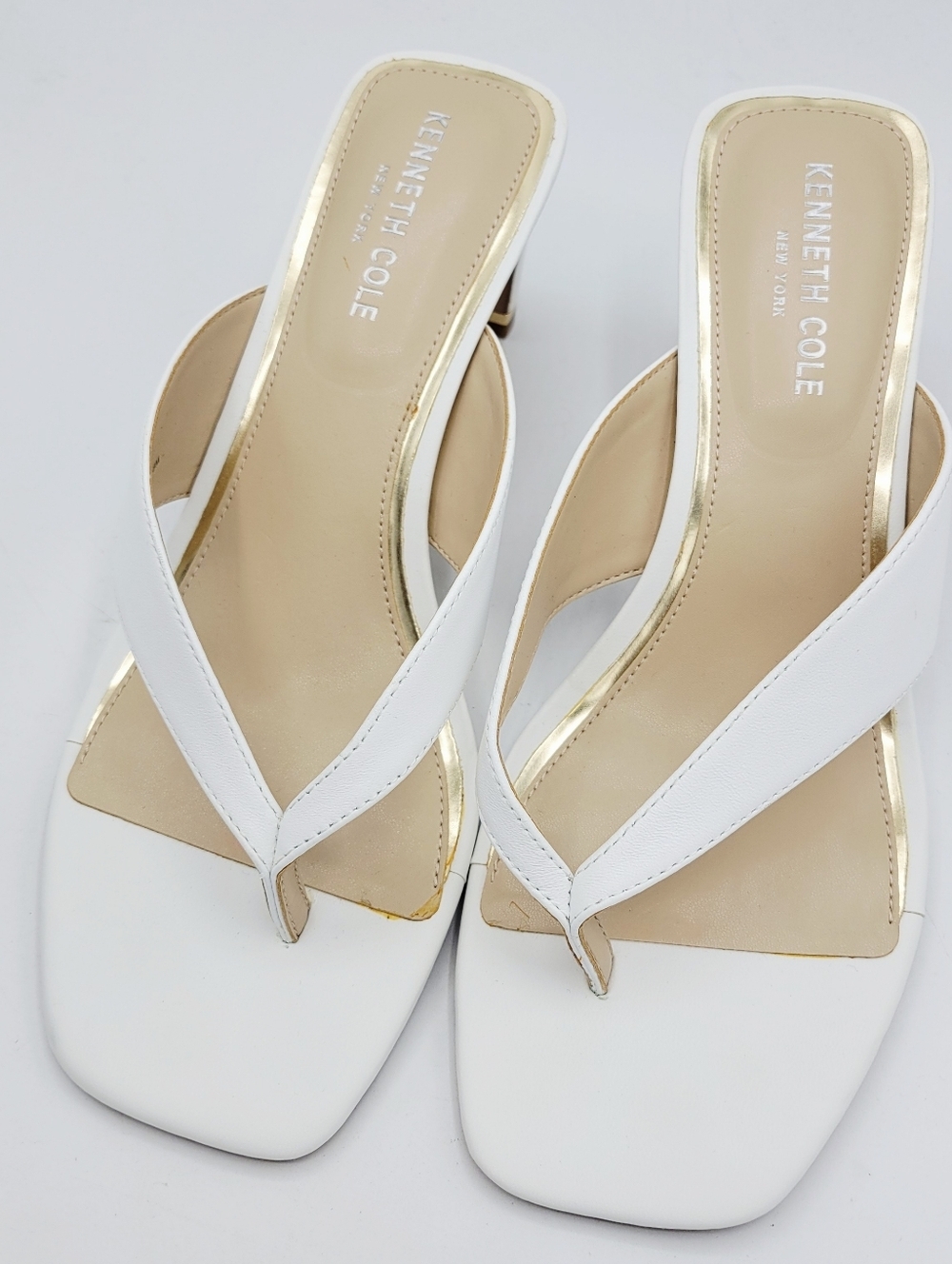 NEW! Kenneth Cole White Upper Leather & Gold Trim Thong Sandal